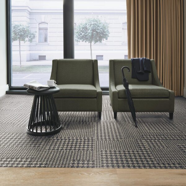 Moqueta en Losetas - Interface - Collins Cottage