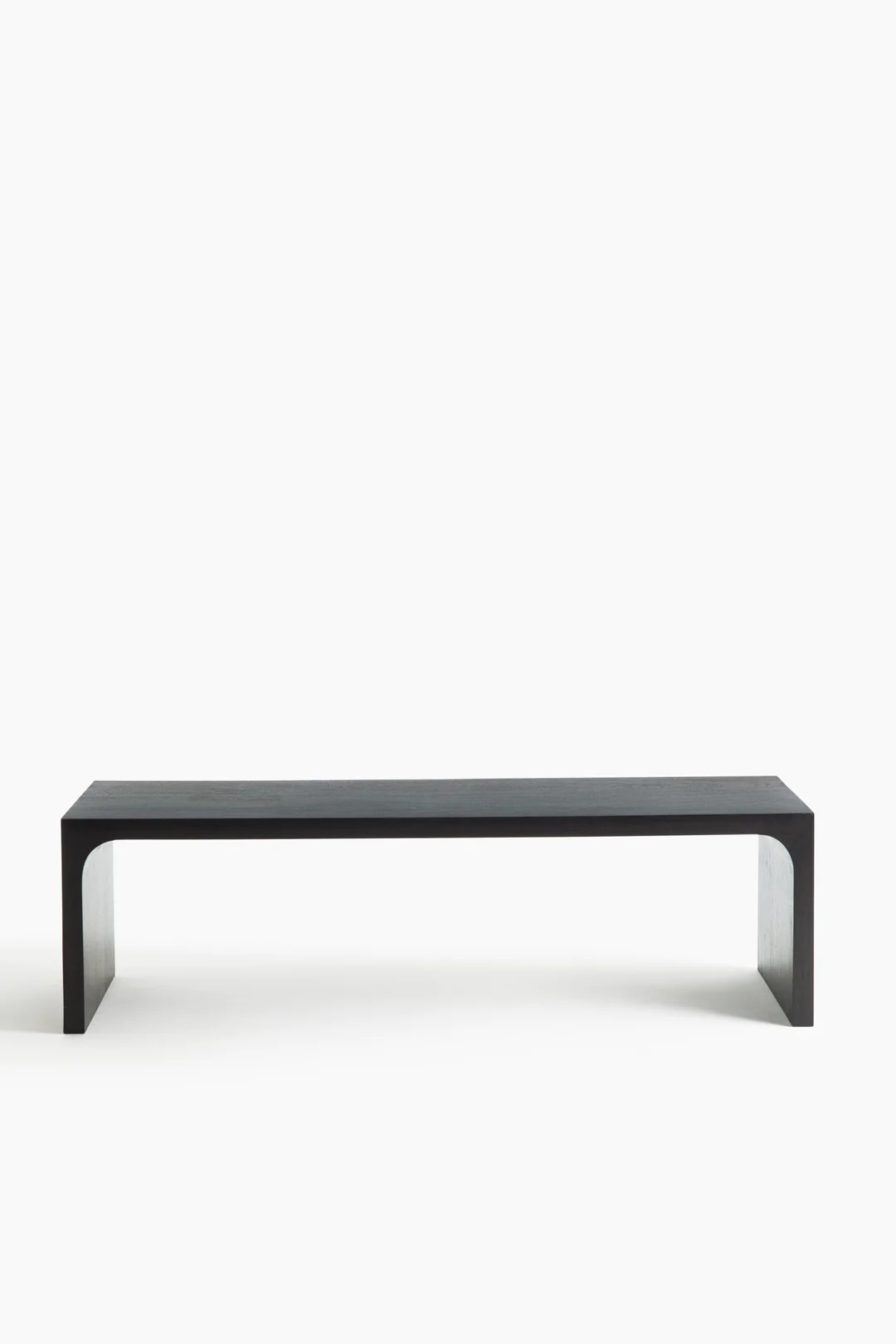 Mesa de centro negro rectangular de madera maciza