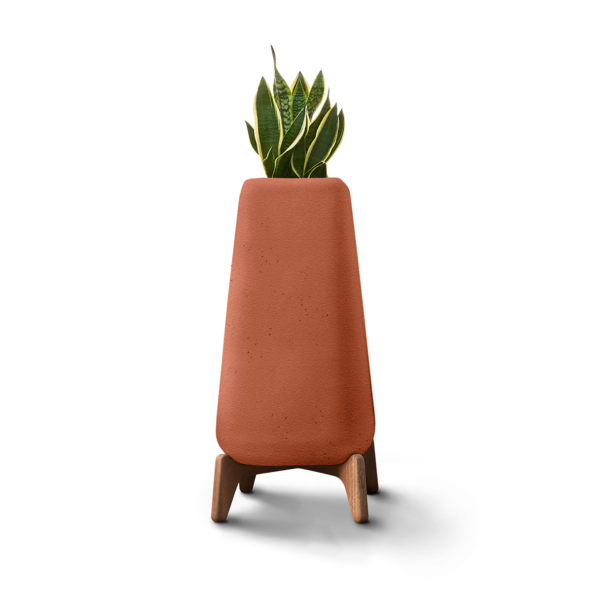 Macetero de hormigón y madera iroko color gris, Terra Tall de Laurie Wiid Van Heerden