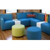 Sofá modular tapizado con puffs para zona lounge