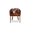 Girona Essence Cowleather, silla tapizada en piel de vacuno con pelo tricolor y estructura de madera maciza.
